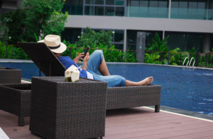 Outdoor Entertainment Ideas for Poolside Living