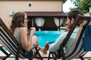 Choosing Between a Pool and a Hot Tub for Your Backyard