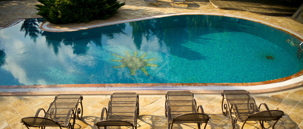 How to Choose the Right Patio Material for a Rhode Island Pool Area